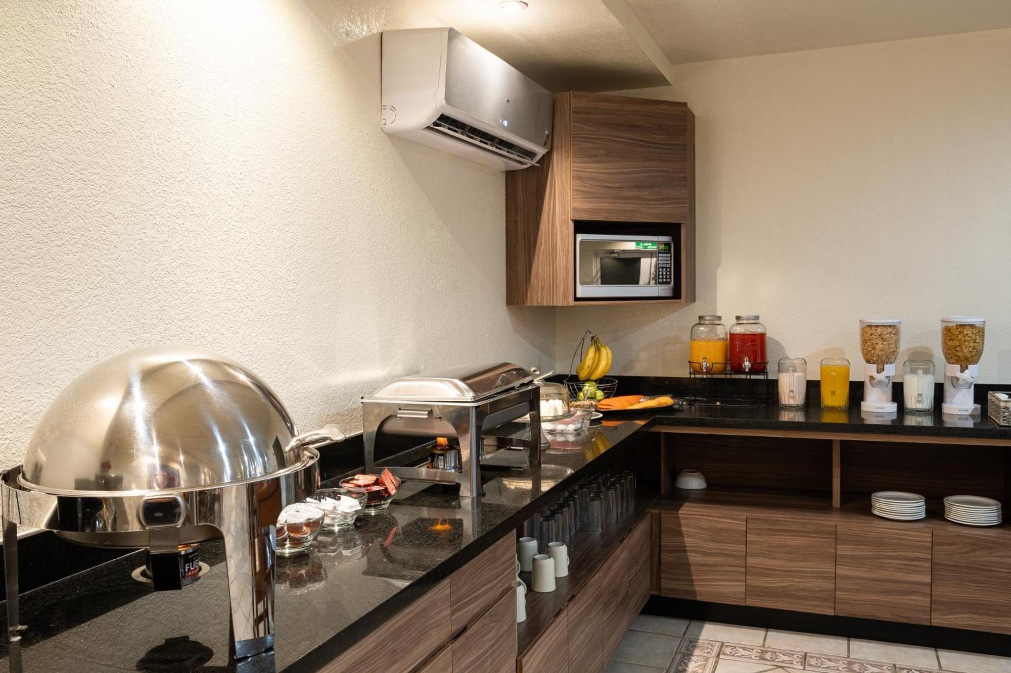 Hotel Quinta San Carlos Inn Manuel Valdez Екстериор снимка