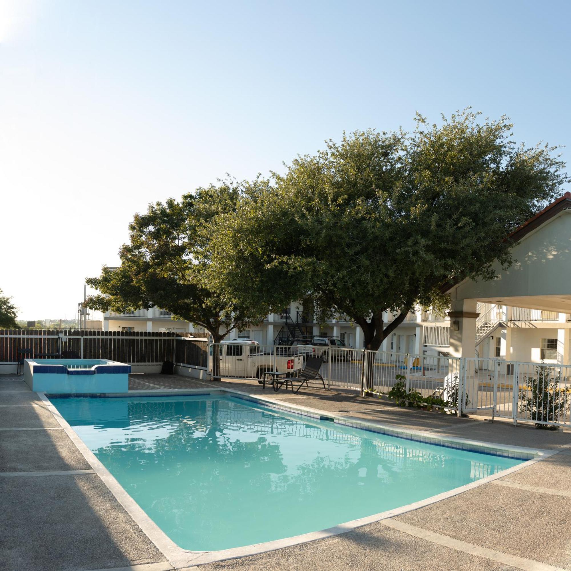 Hotel Quinta San Carlos Inn Manuel Valdez Екстериор снимка