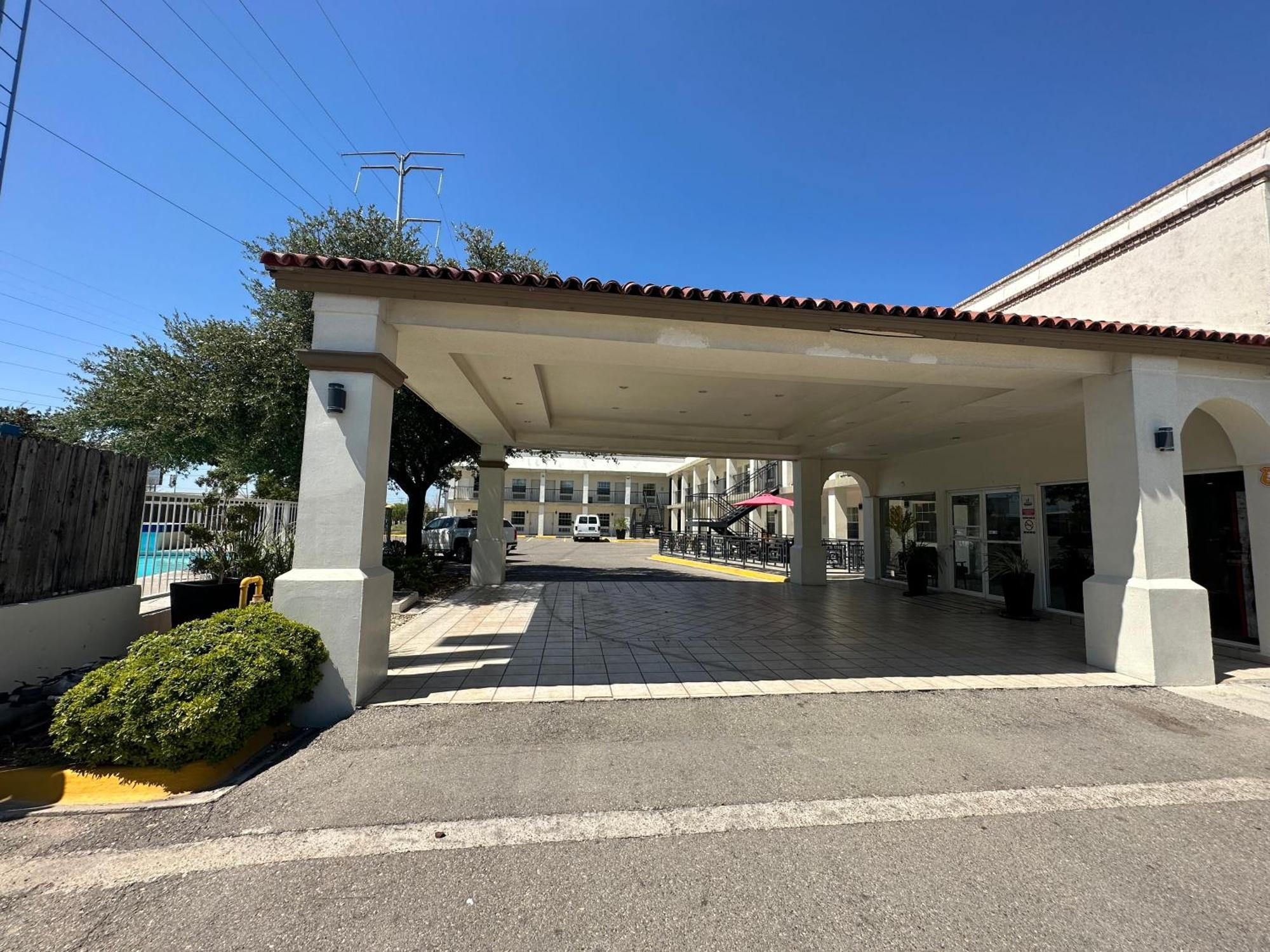 Hotel Quinta San Carlos Inn Manuel Valdez Екстериор снимка