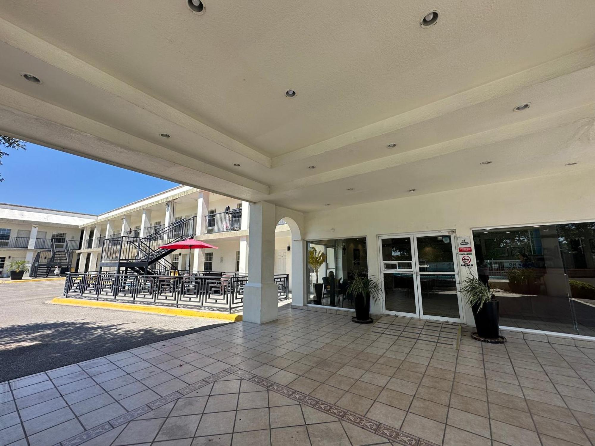 Hotel Quinta San Carlos Inn Manuel Valdez Екстериор снимка