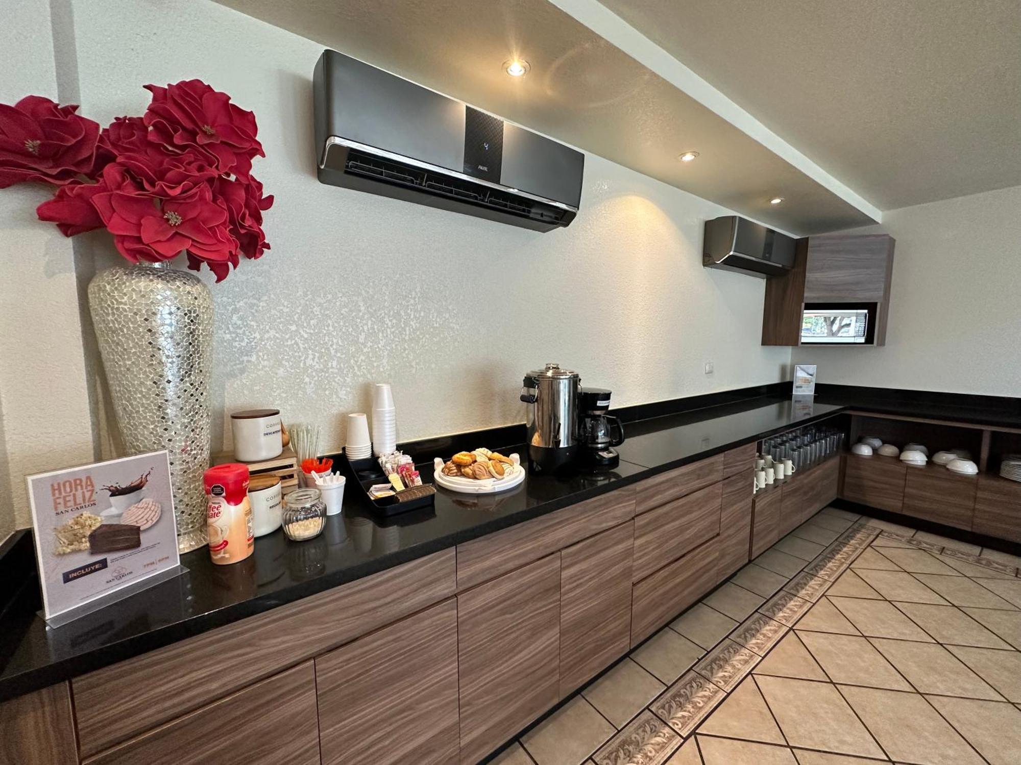 Hotel Quinta San Carlos Inn Manuel Valdez Екстериор снимка