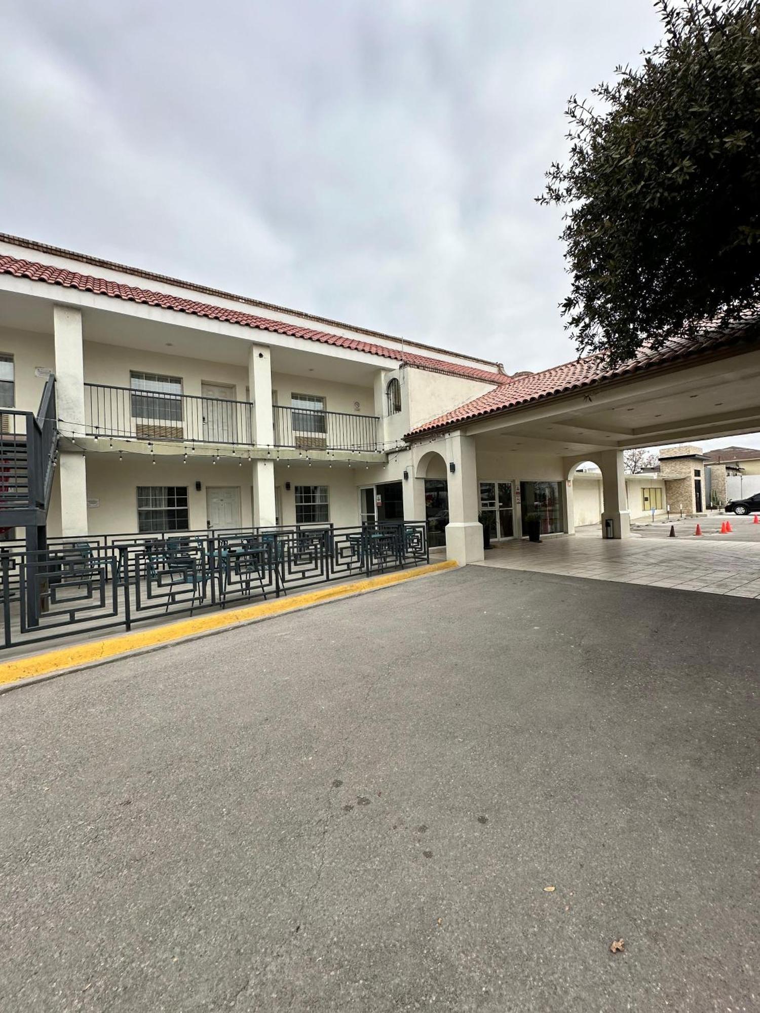 Hotel Quinta San Carlos Inn Manuel Valdez Екстериор снимка